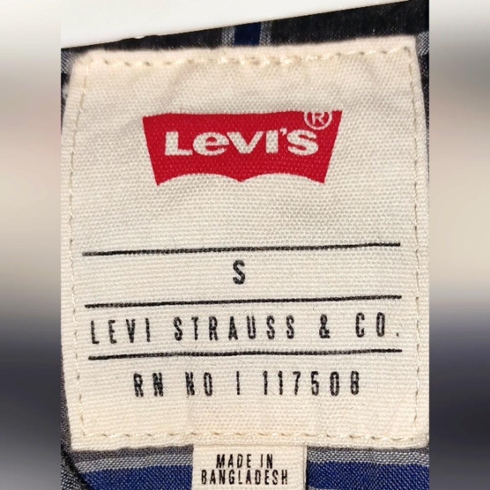 Plaid Levi button up man's shirt - Picture 3 of 3